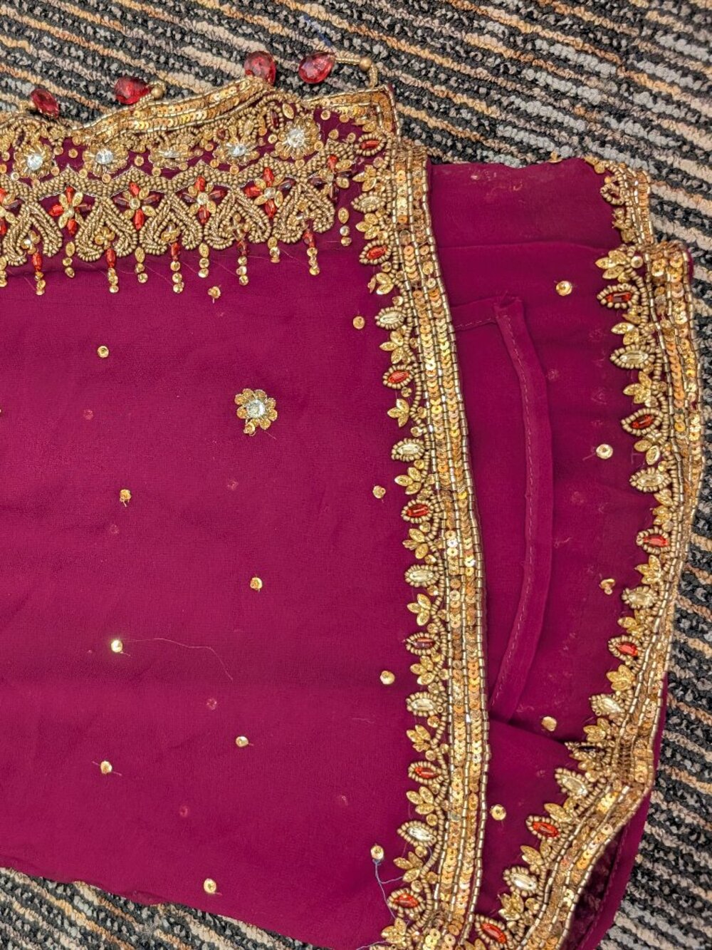 Burgundy Maroon and Gold Saree with Blouse - Picture 6 of 6